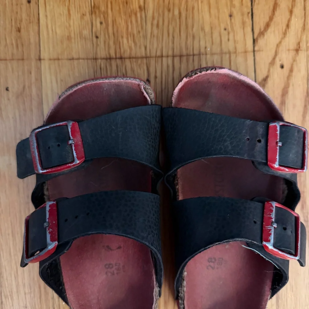 Kids Birkenstock‎ Arizona Black Red Buckle Cork Footbed Sandals Size 28